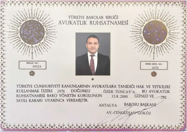 Адвокатская лицензия Özer Tuncay, выданная Союзом адвокатских палат Турции и коллегией адвокатов Антальи